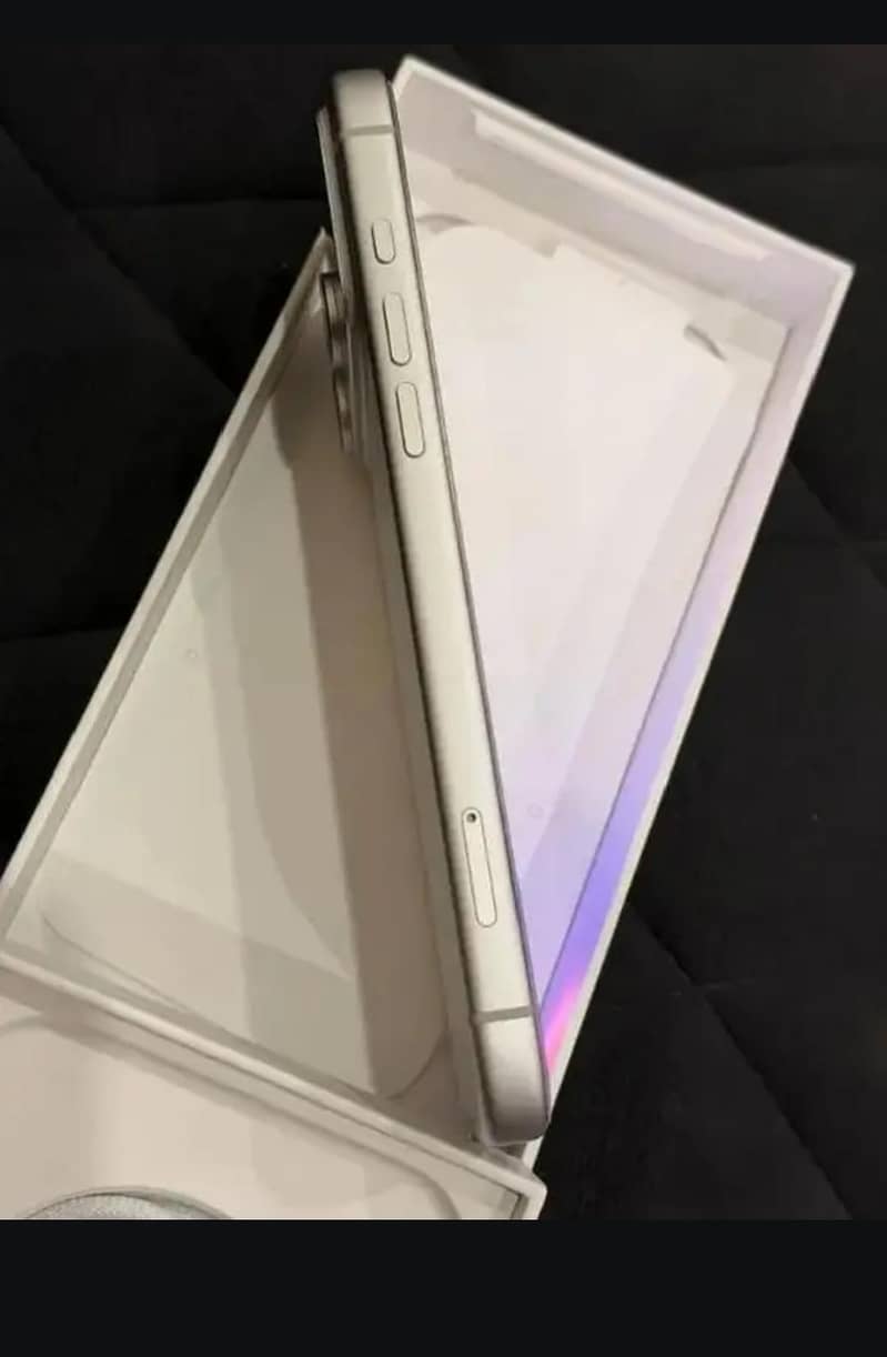 Apple iPhone 17 Pro Max 4
