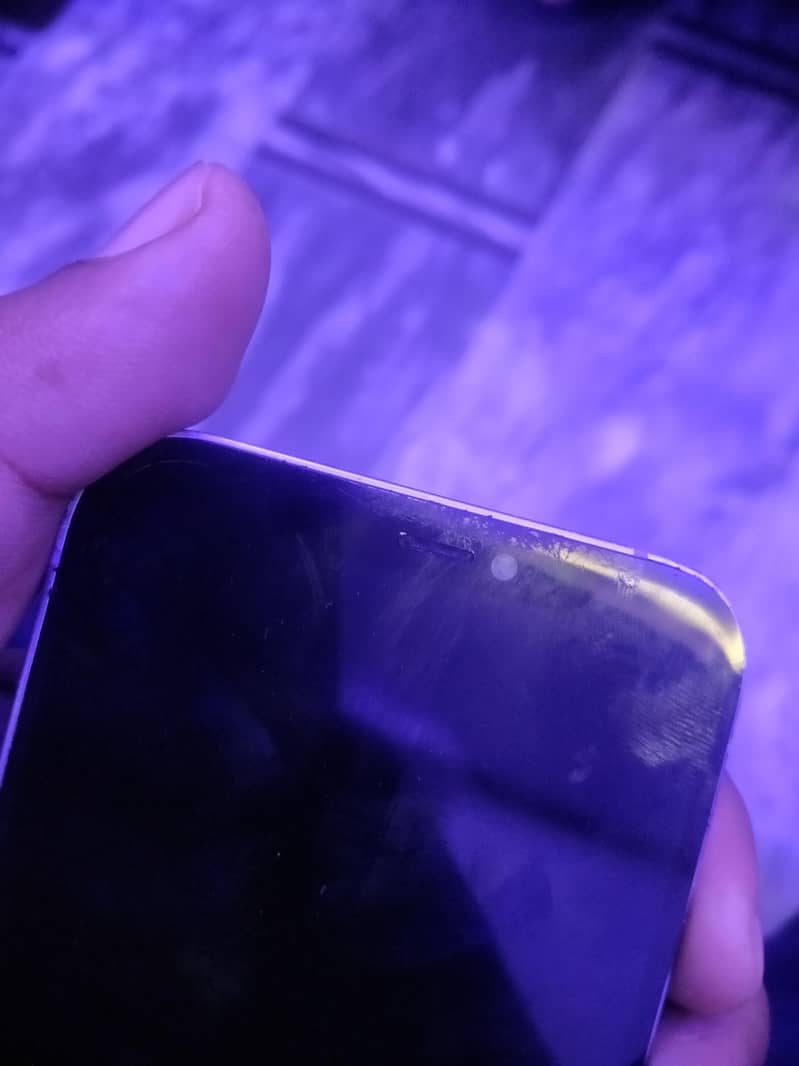 Apple iPhone 12 4
