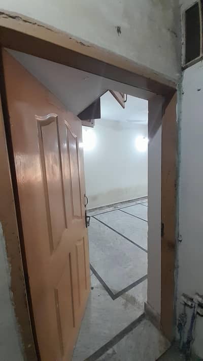 Room for rent in B block Comercial market
