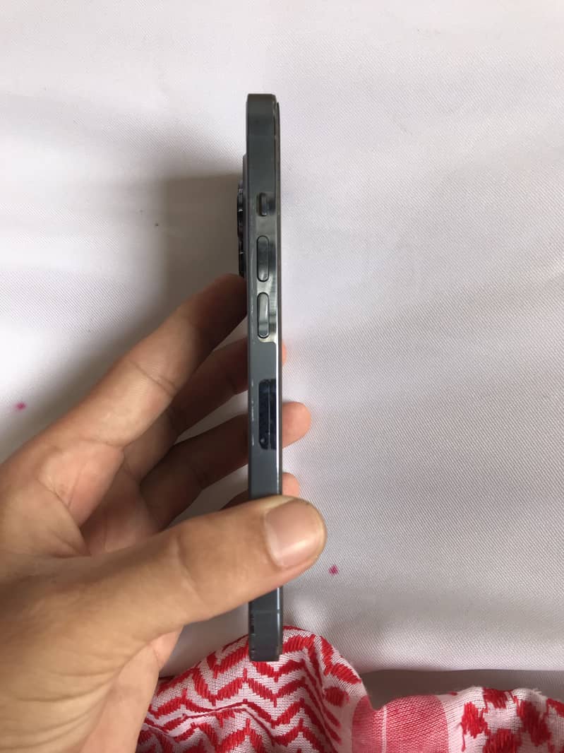 Apple iPhone 13 Pro 2