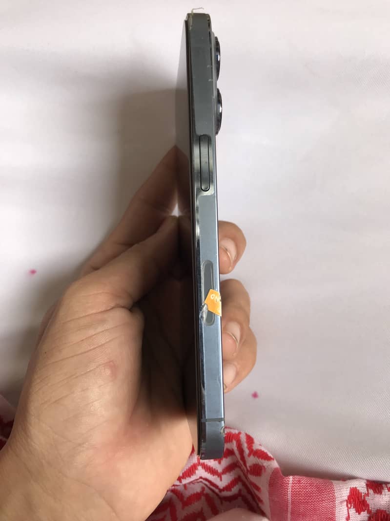 Apple iPhone 13 Pro 4