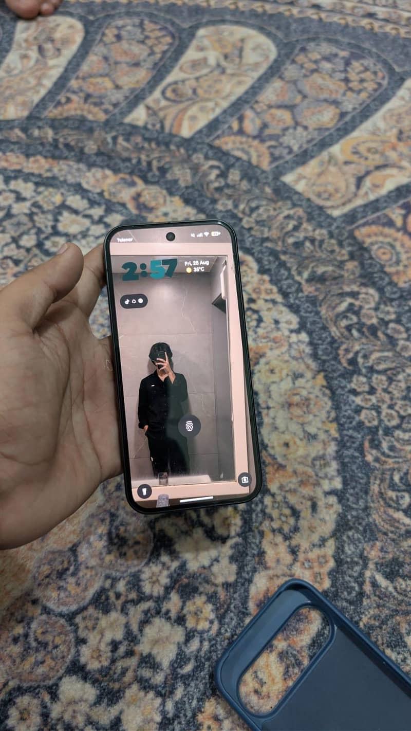 Google Pixel 9 5