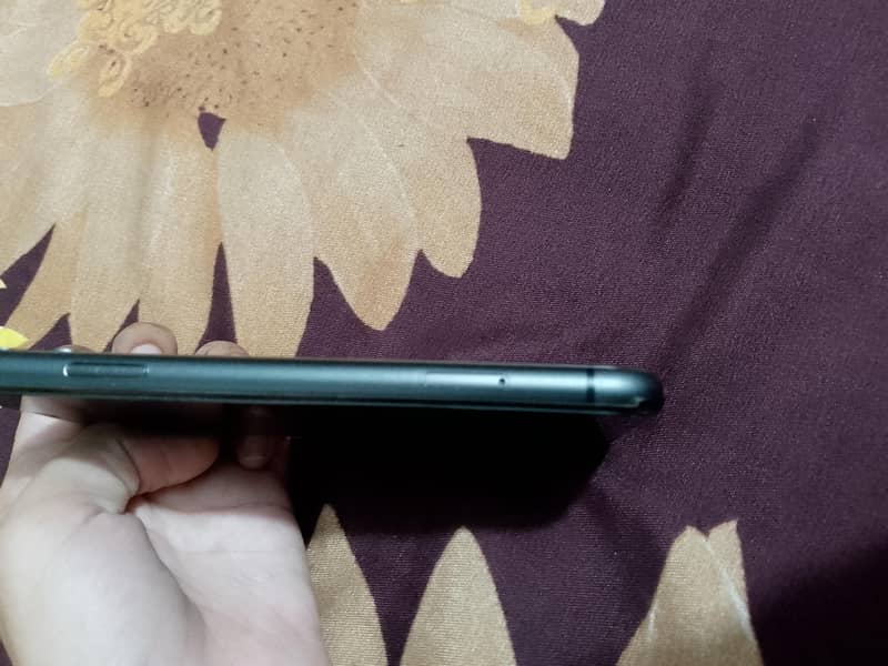 Apple iPhone 11 3