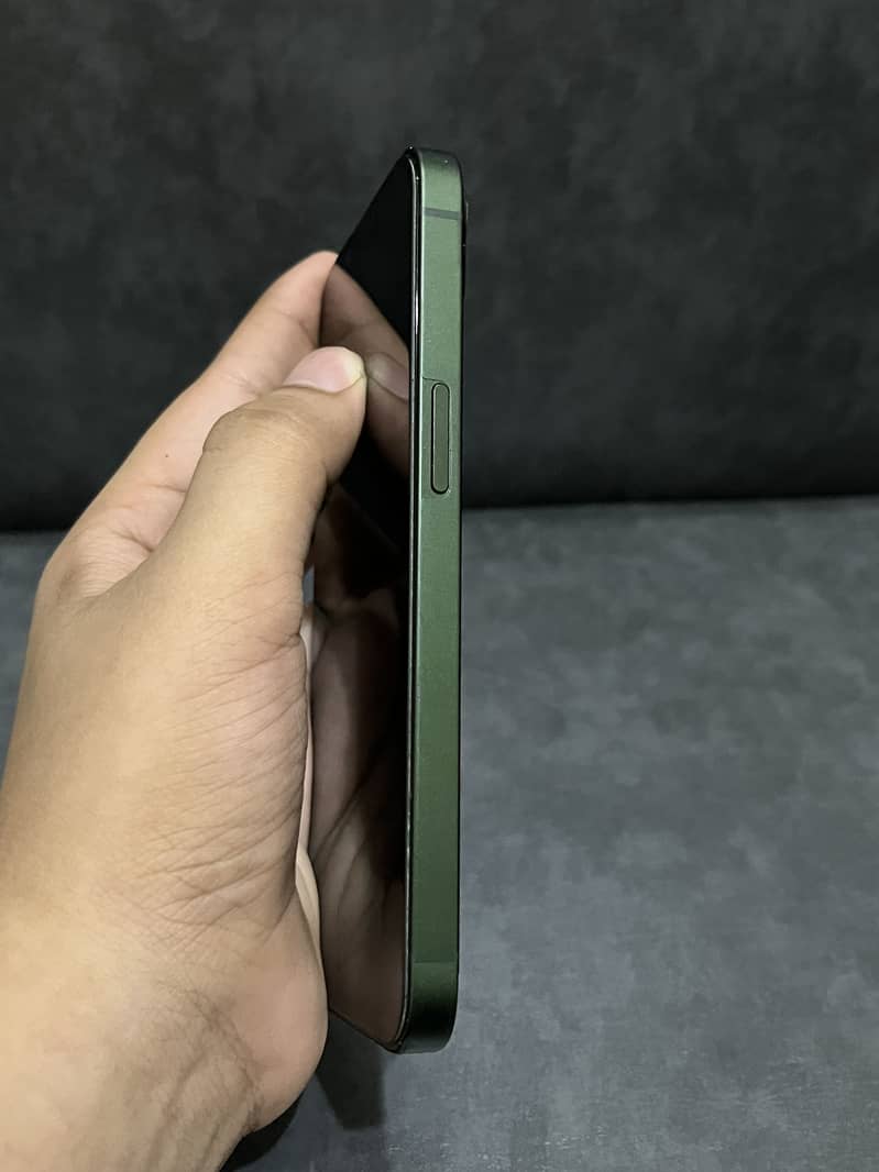 Apple iPhone 13 1