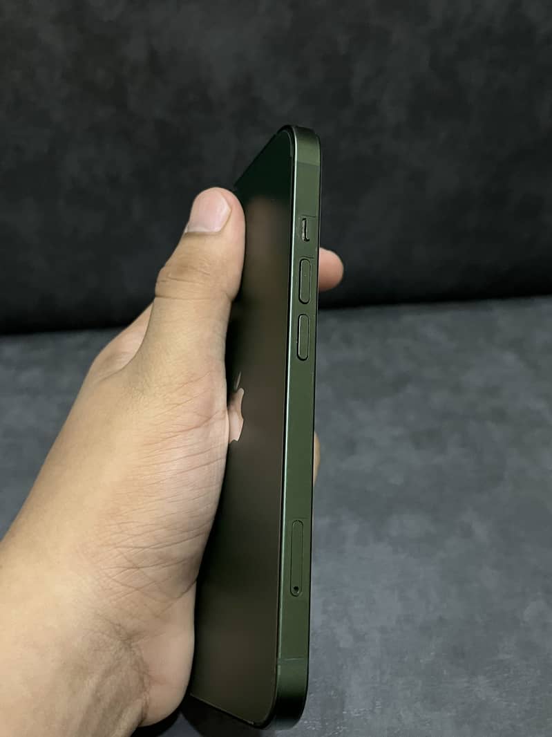 Apple iPhone 13 6