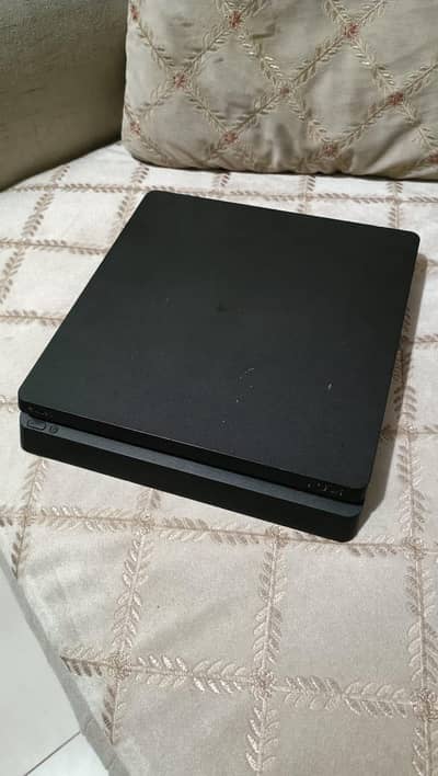 PS4 Slim 1TB + 1 Controller + Games