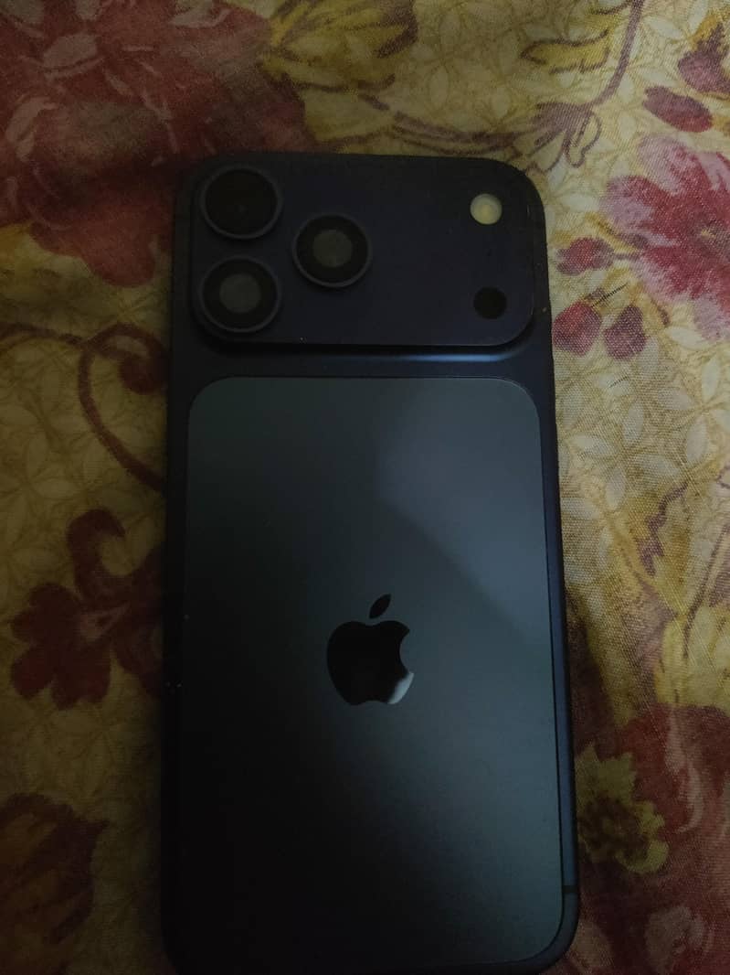 Apple iPhone 17 Pro Max 1