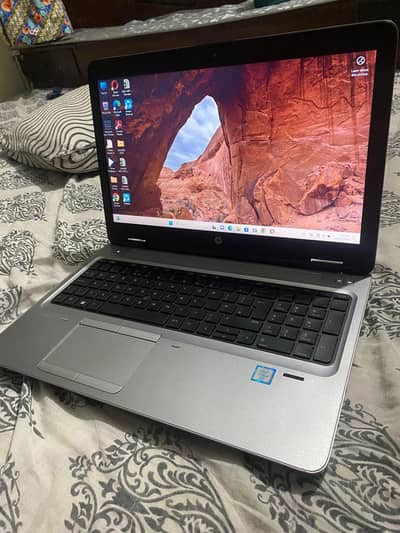 Selling HP i5 6th Gen laptop