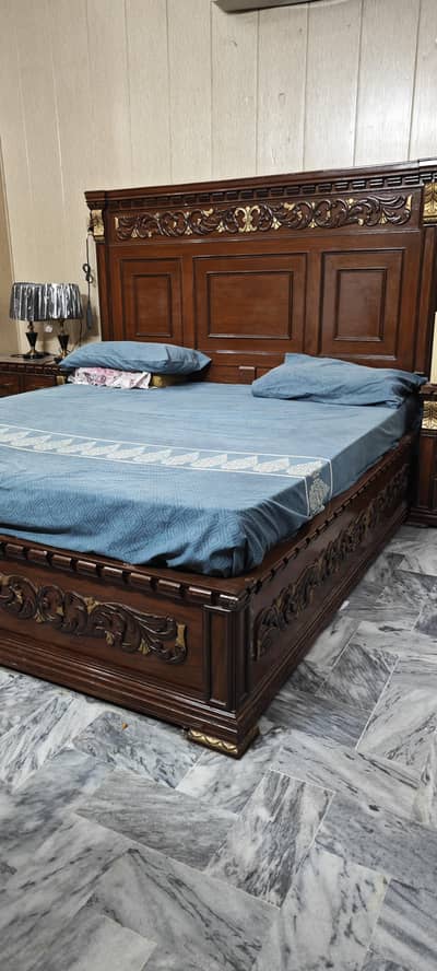 PURE CHINIOT WOODEN BED