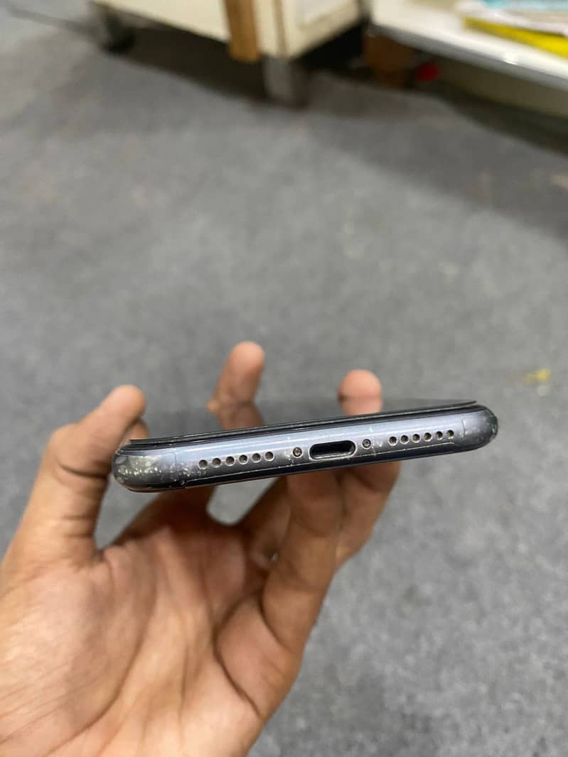 Apple iPhone 11 3