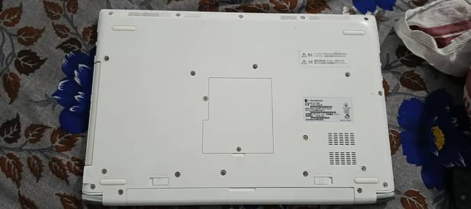 hgM | SSD | Original Charger
