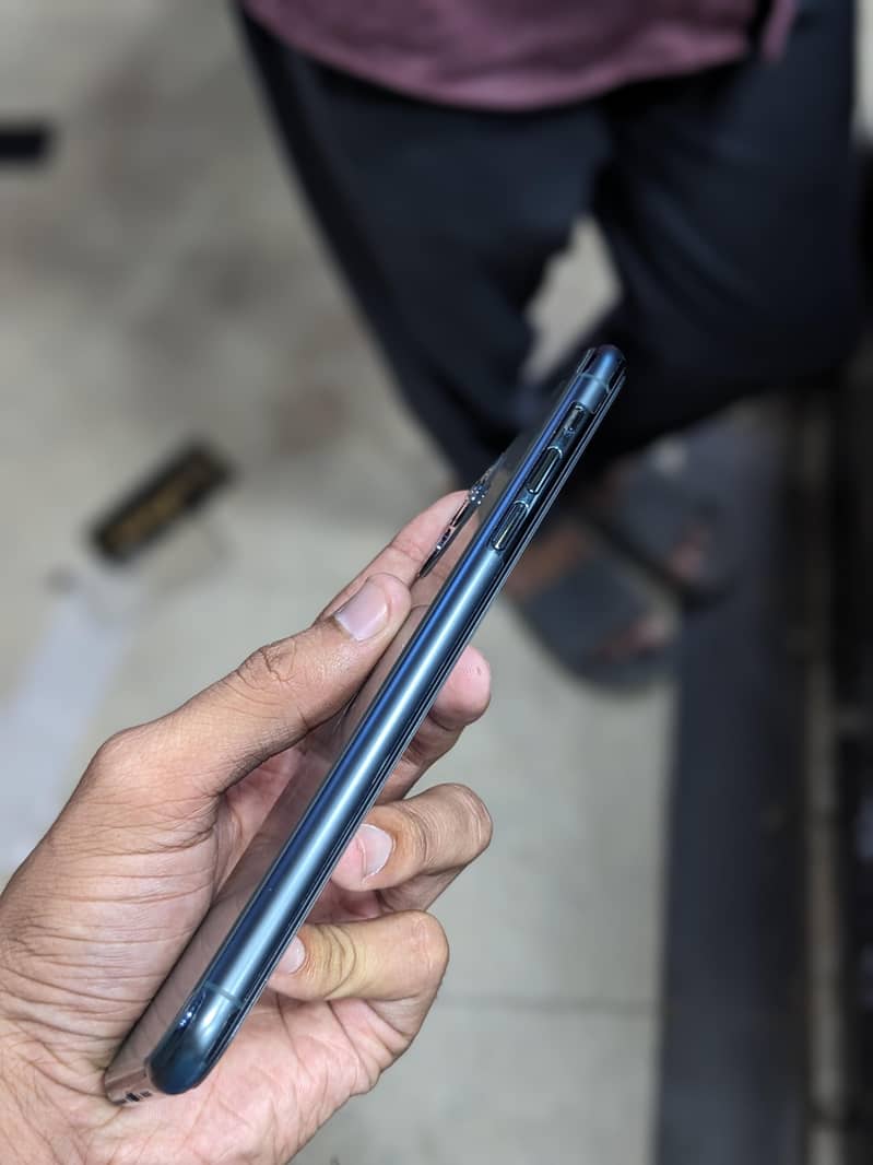 Apple iPhone 11 Pro Max 2