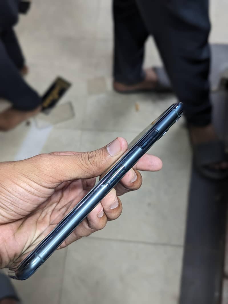 Apple iPhone 11 Pro Max 3