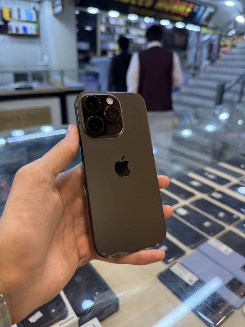 Apple iPhone 16 Pro 0