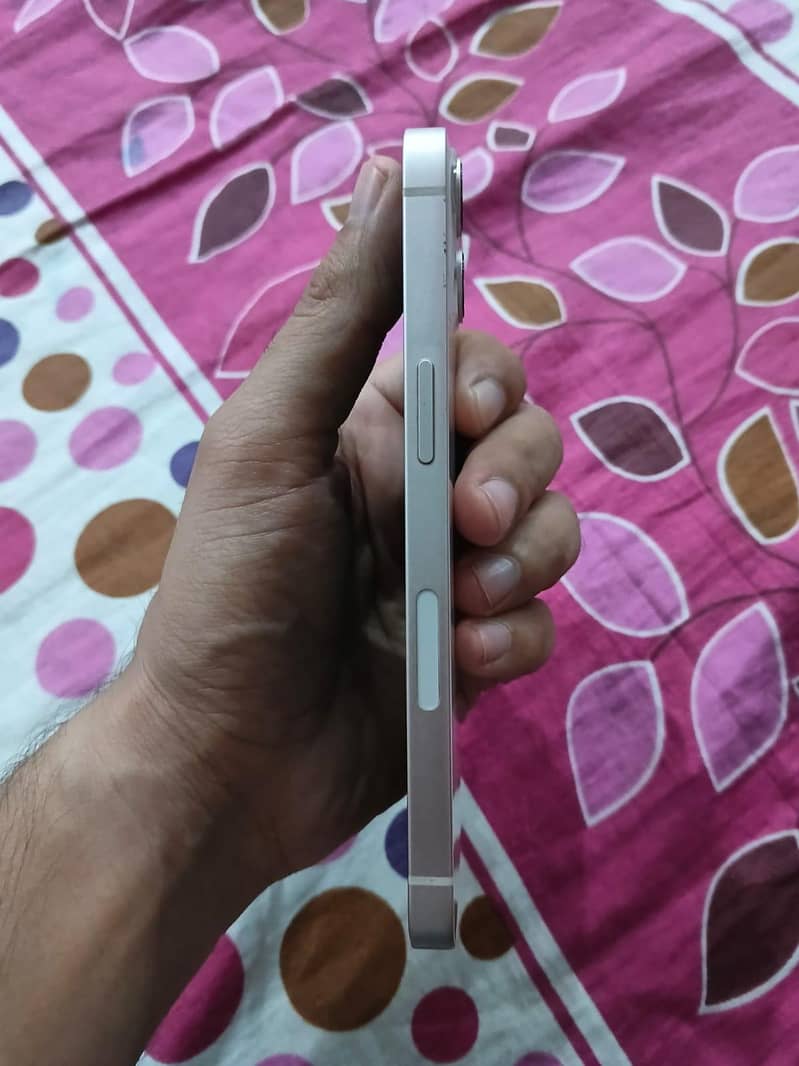 Apple iPhone 13 2