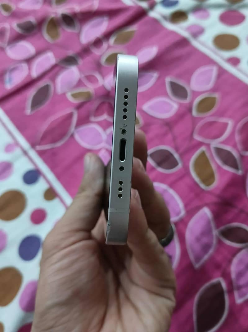 Apple iPhone 13 4