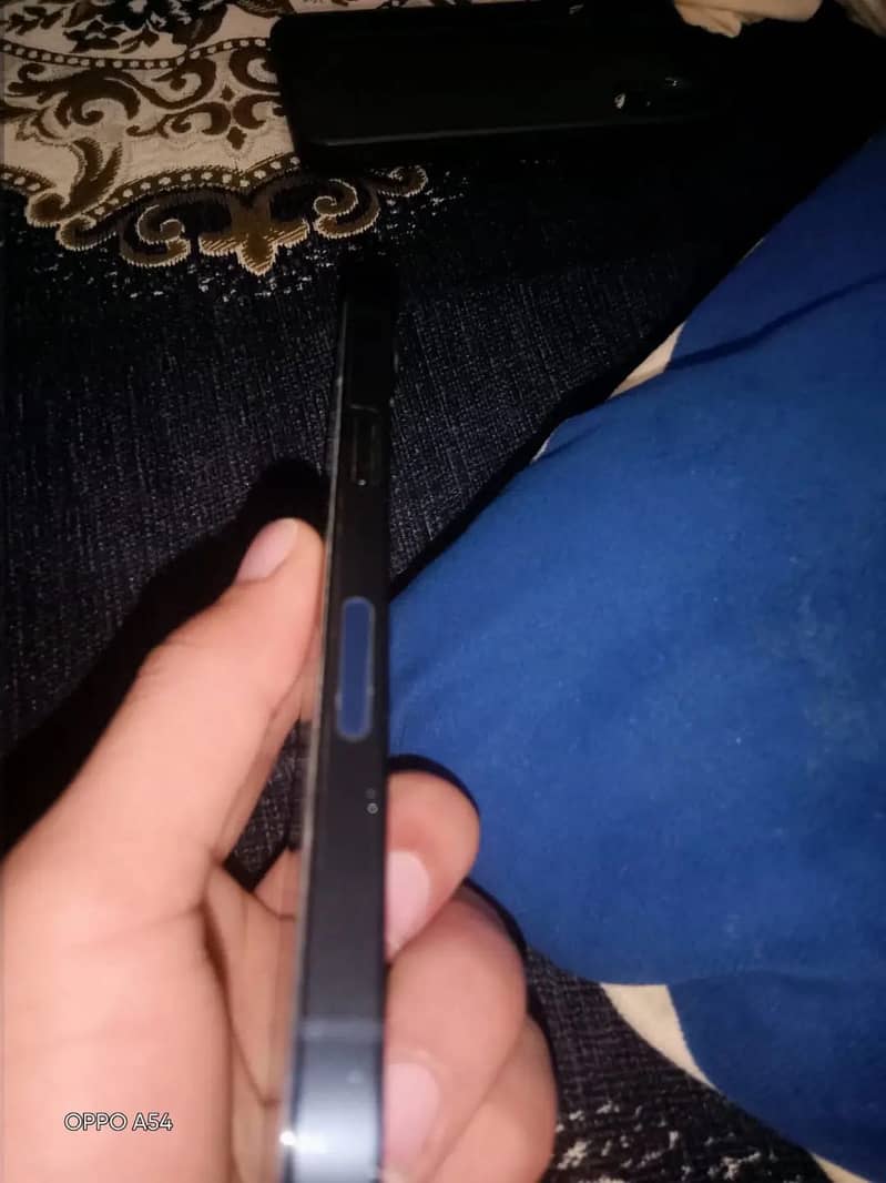 Apple iPhone 13 8