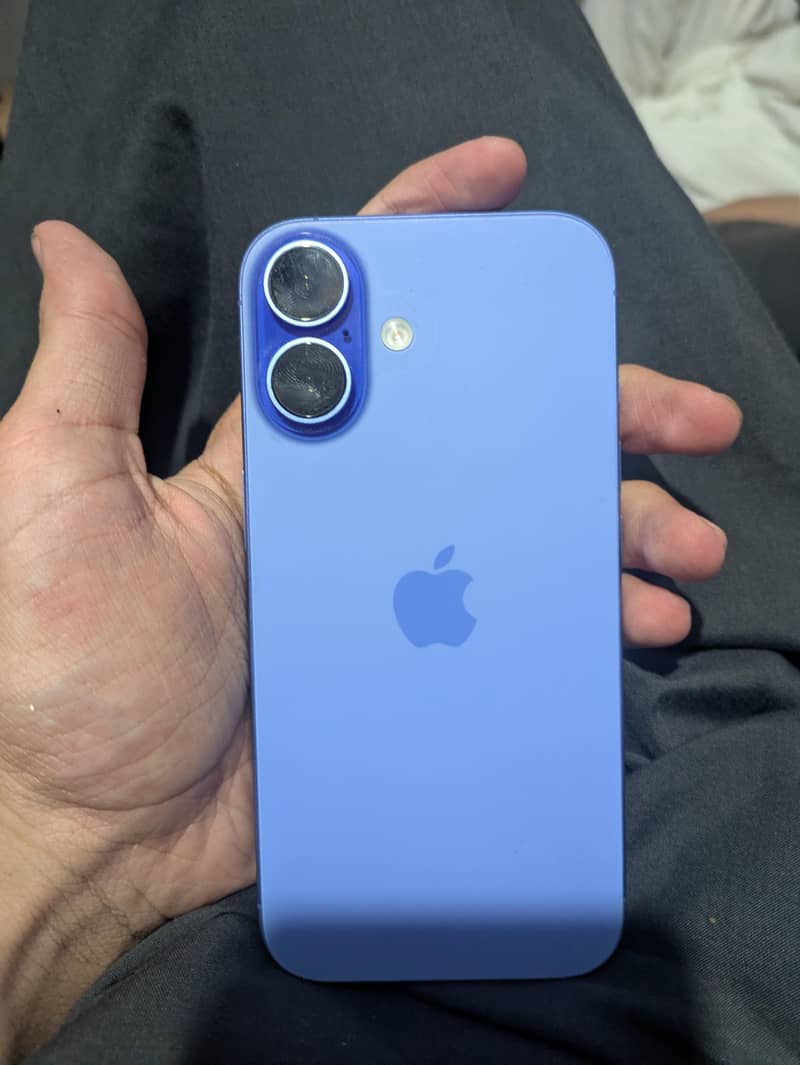 Apple iPhone 16 2