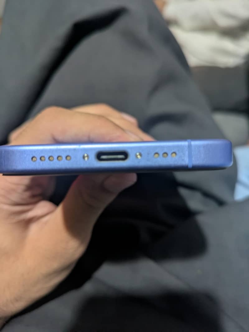 Apple iPhone 16 3