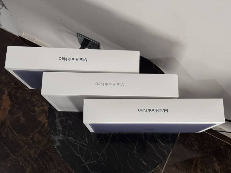 MACBOOK NEO 1