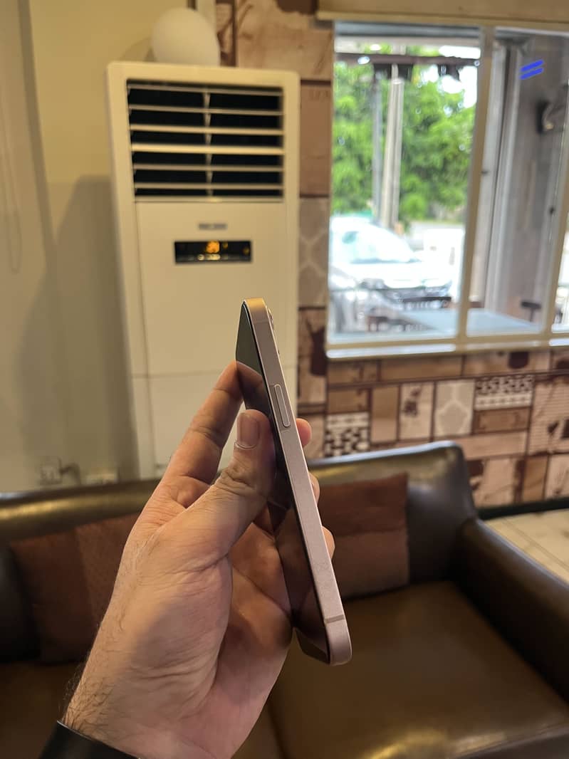 Apple iPhone 13 2
