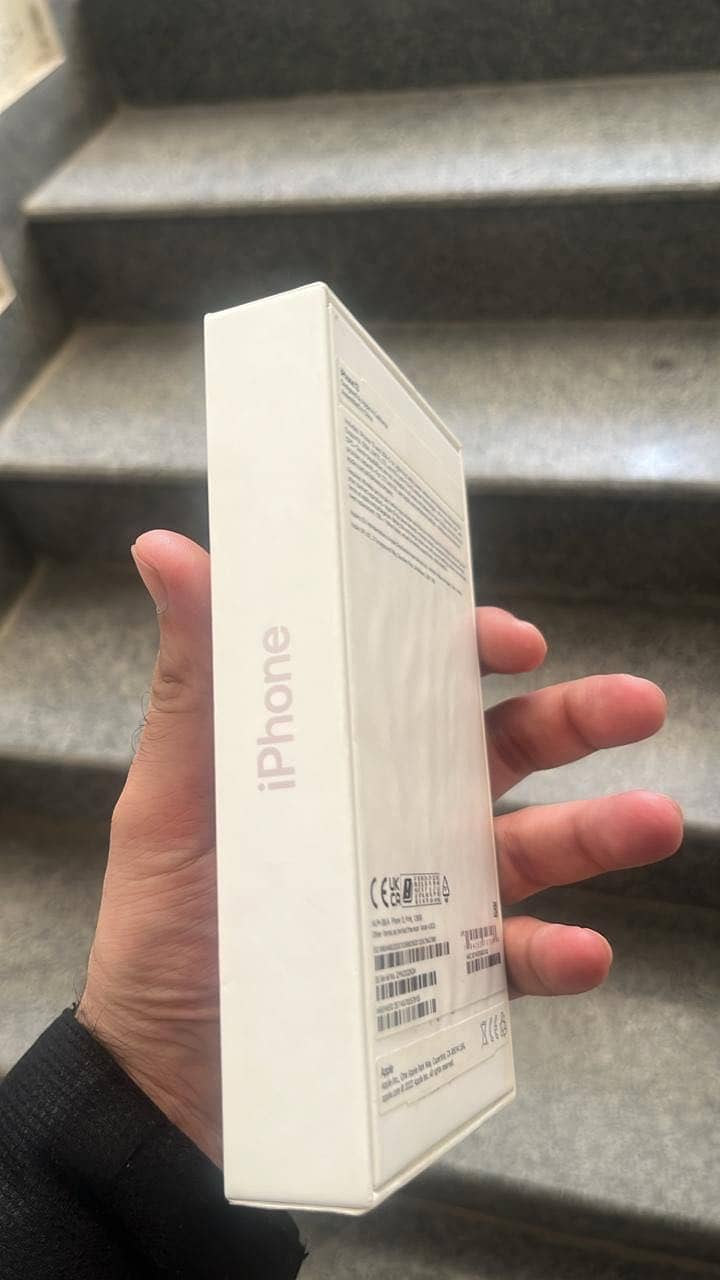 Apple iPhone 13 13
