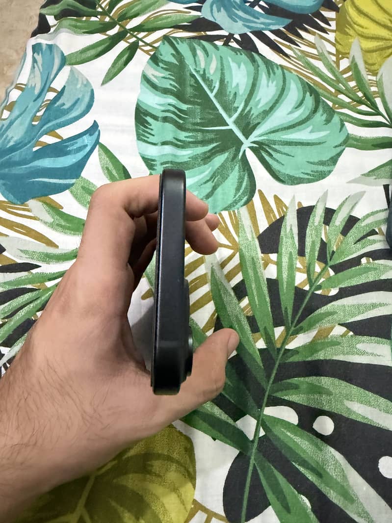 Apple iPhone 15 4