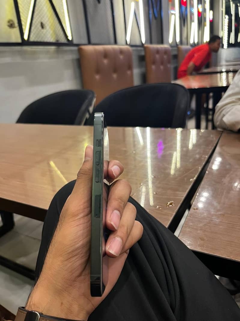 Apple iPhone 13 Pro 2