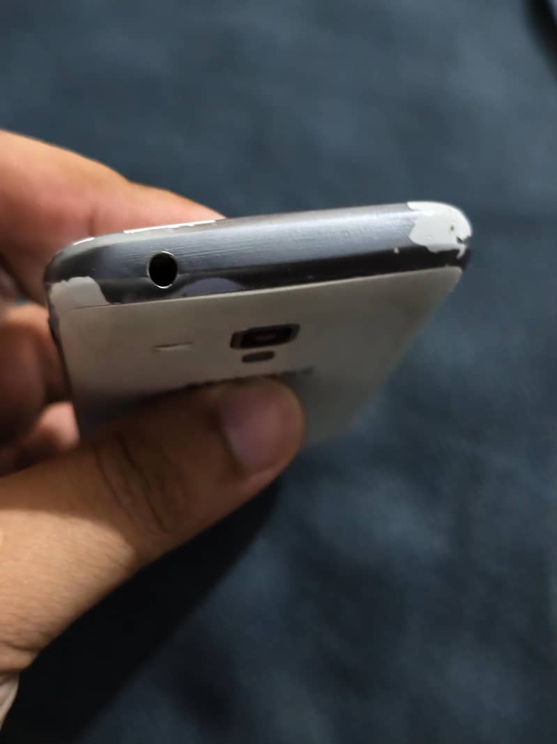 Samsung Mobile Zero 4