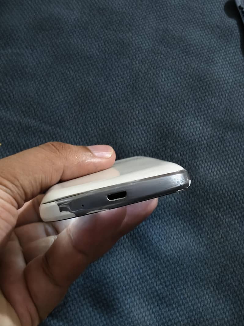 Samsung Mobile Zero 5