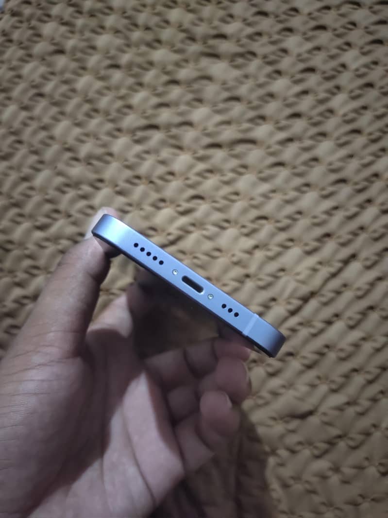 Apple iPhone 12 3