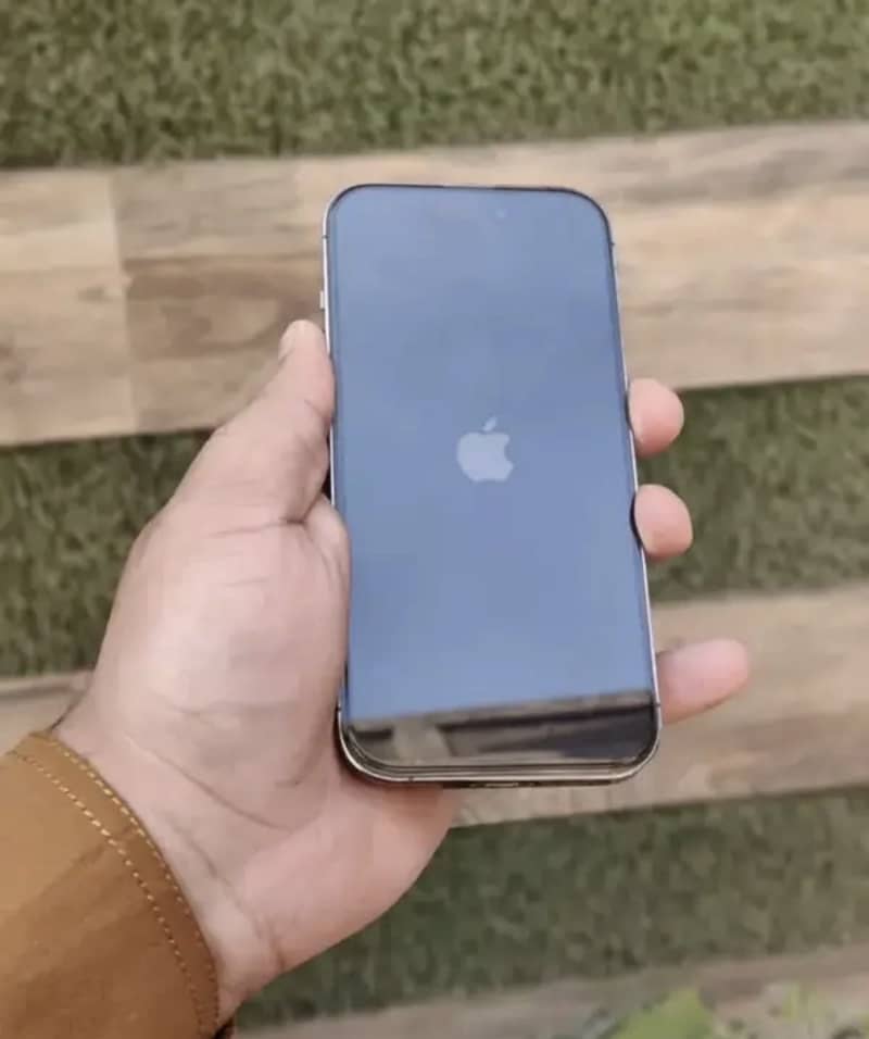 Apple iPhone 14 Pro 2