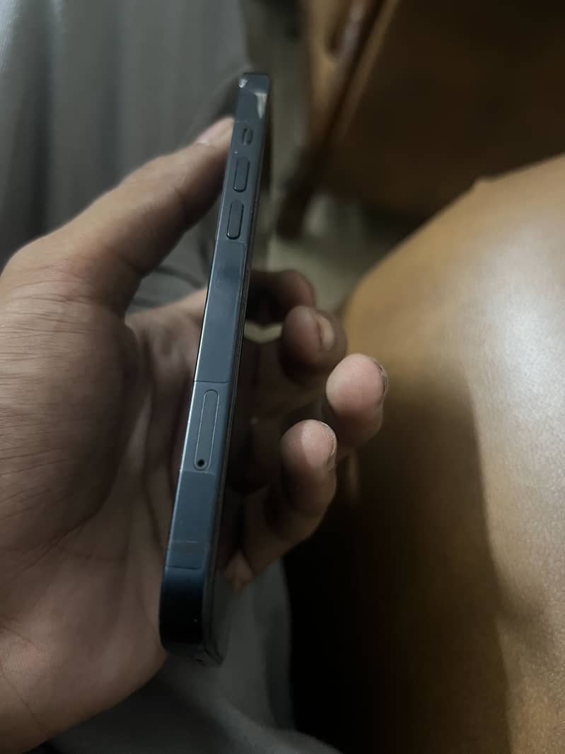 Apple iPhone 13 4