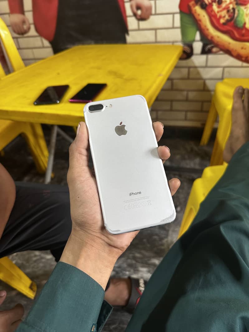 Apple iPhone 7 Plus 3