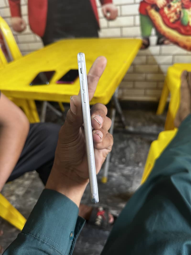 Apple iPhone 7 Plus 4