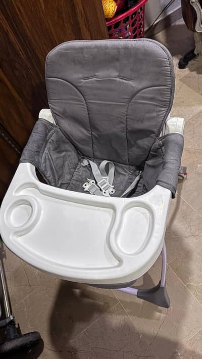 baby high chair like new. few months used