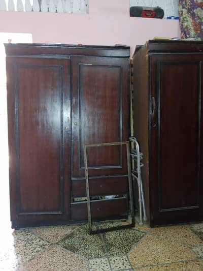 3 Door Wooden Wardrobe – Good Condition