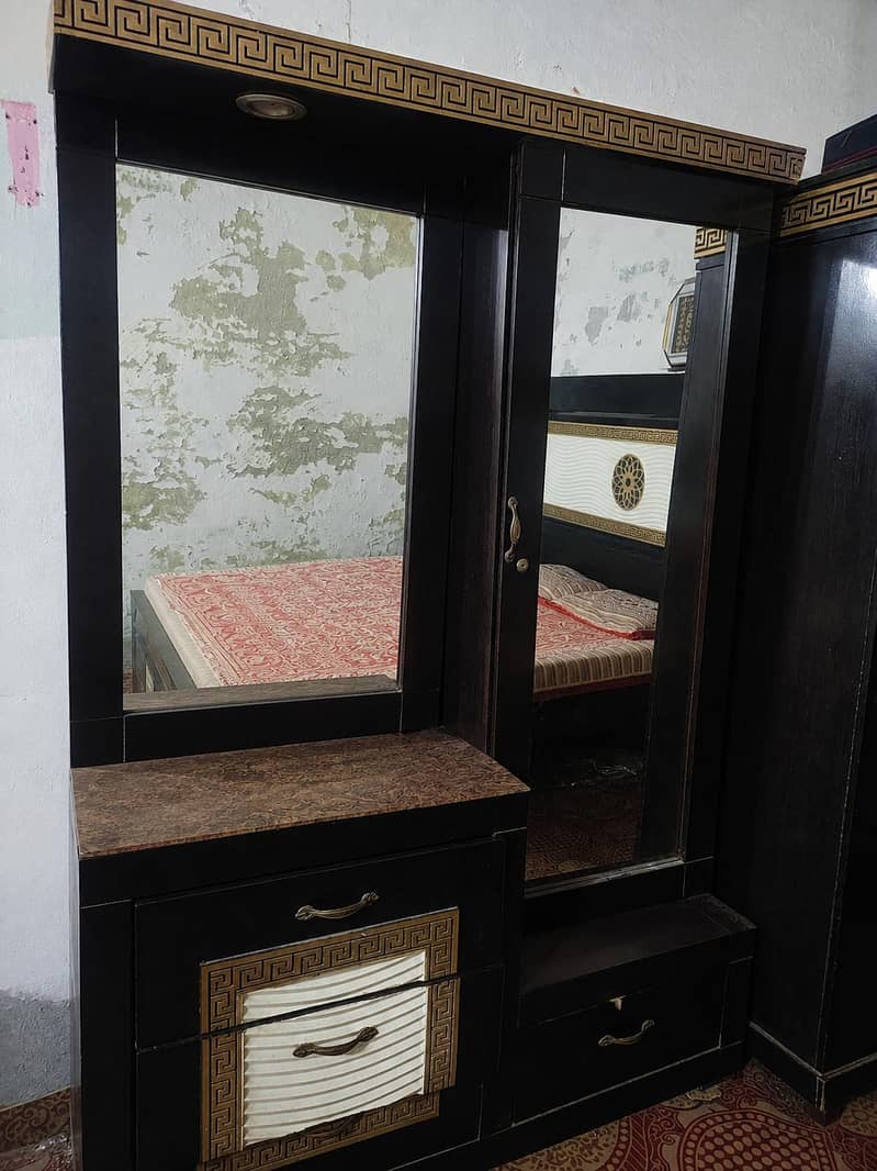 KING SIZE BED | DRESSING TABLE | 2 SIDE TABLES 2