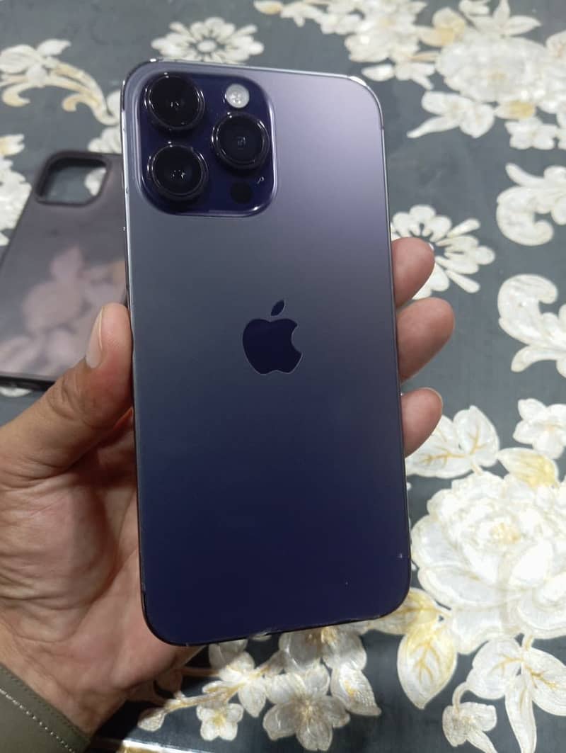 Apple iPhone 14 Pro Max 1