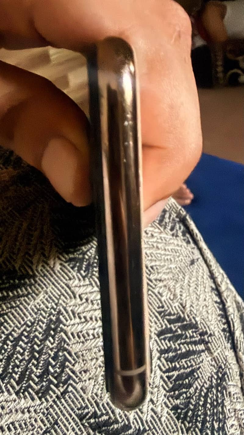 Apple iPhone 11 Pro Max 2