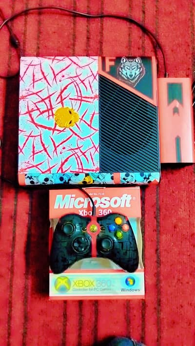 XBOX 360 E 320 GB Special Edition