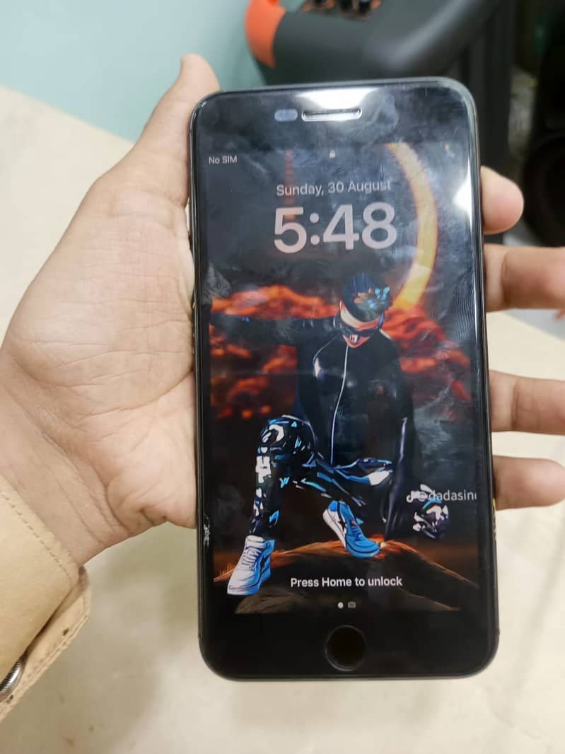 Apple iPhone 8 Plus 4