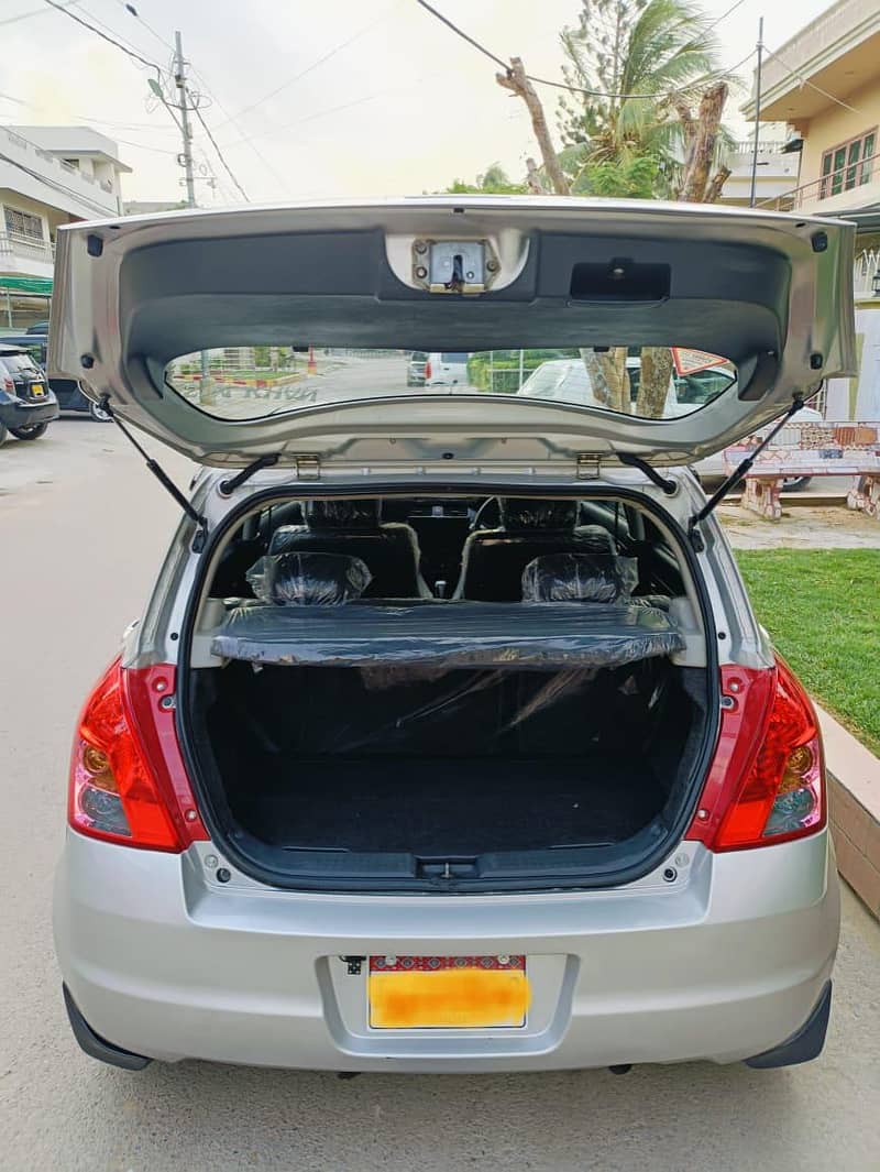Suzuki Swift Model 2014(Automatic) 4