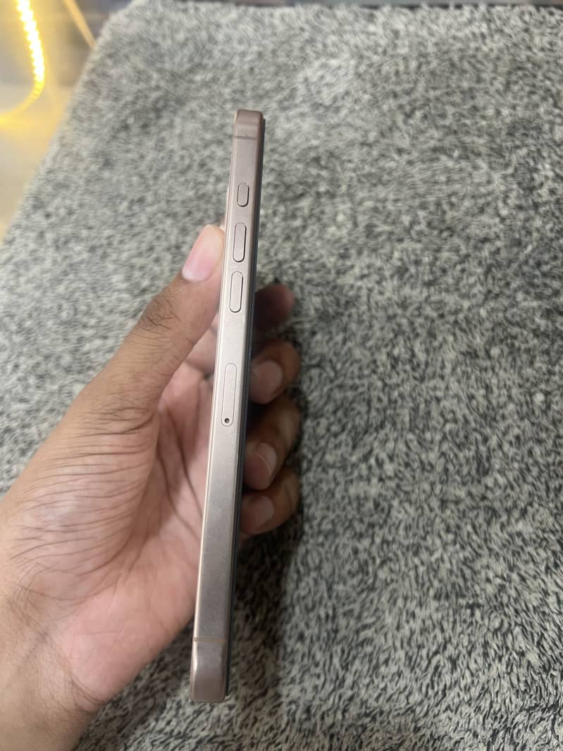 Apple iPhone 16 Pro Max 2