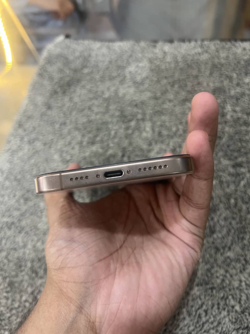 Apple iPhone 16 Pro Max 3