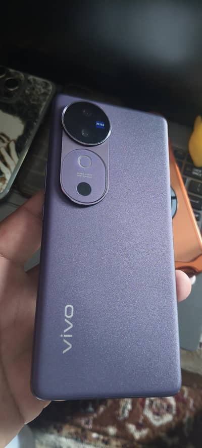 Vivo V40