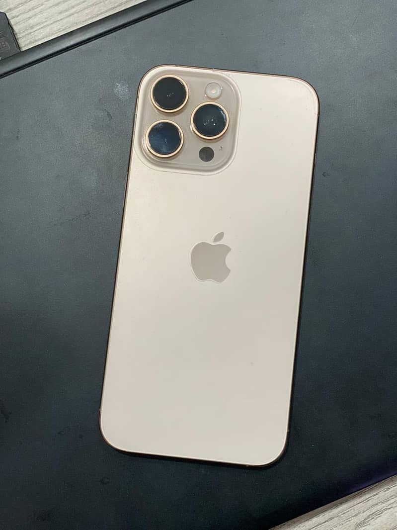 Apple iPhone 16 Pro Max 0