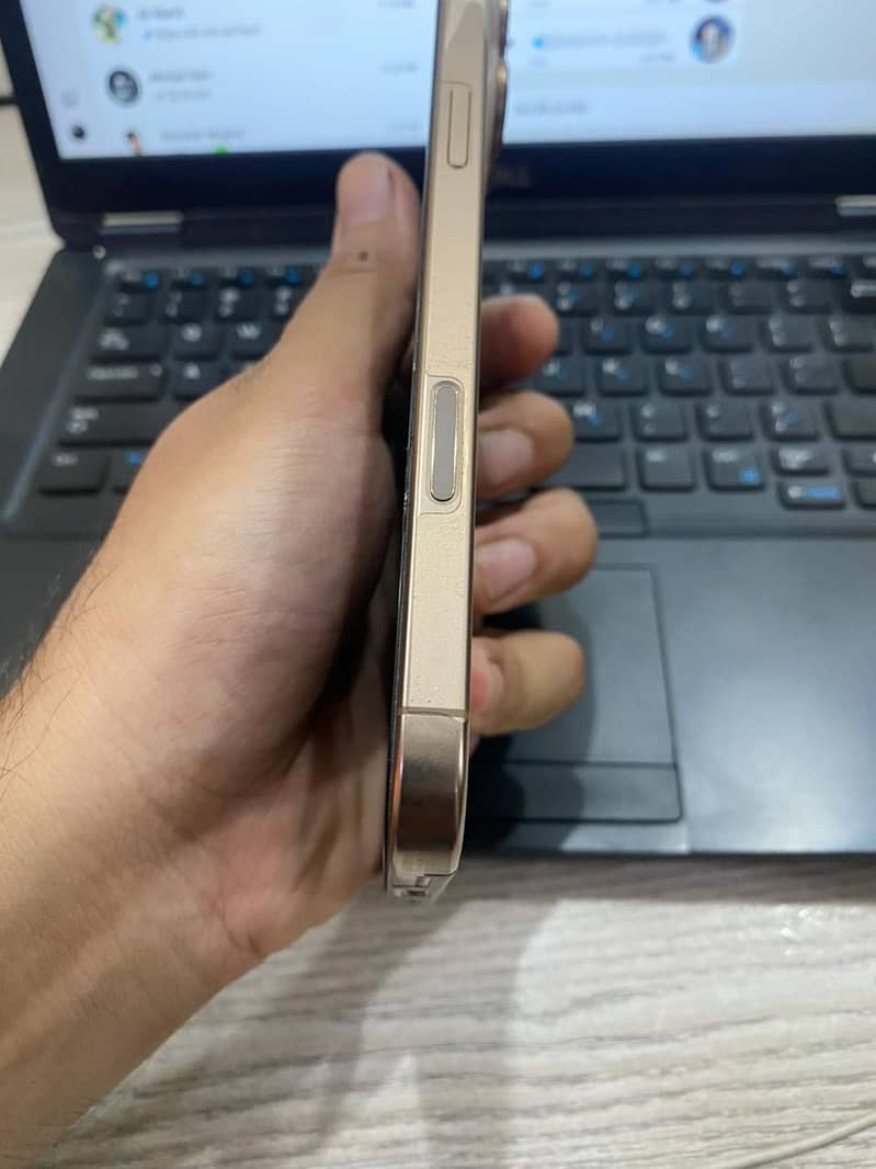 Apple iPhone 16 Pro Max 4