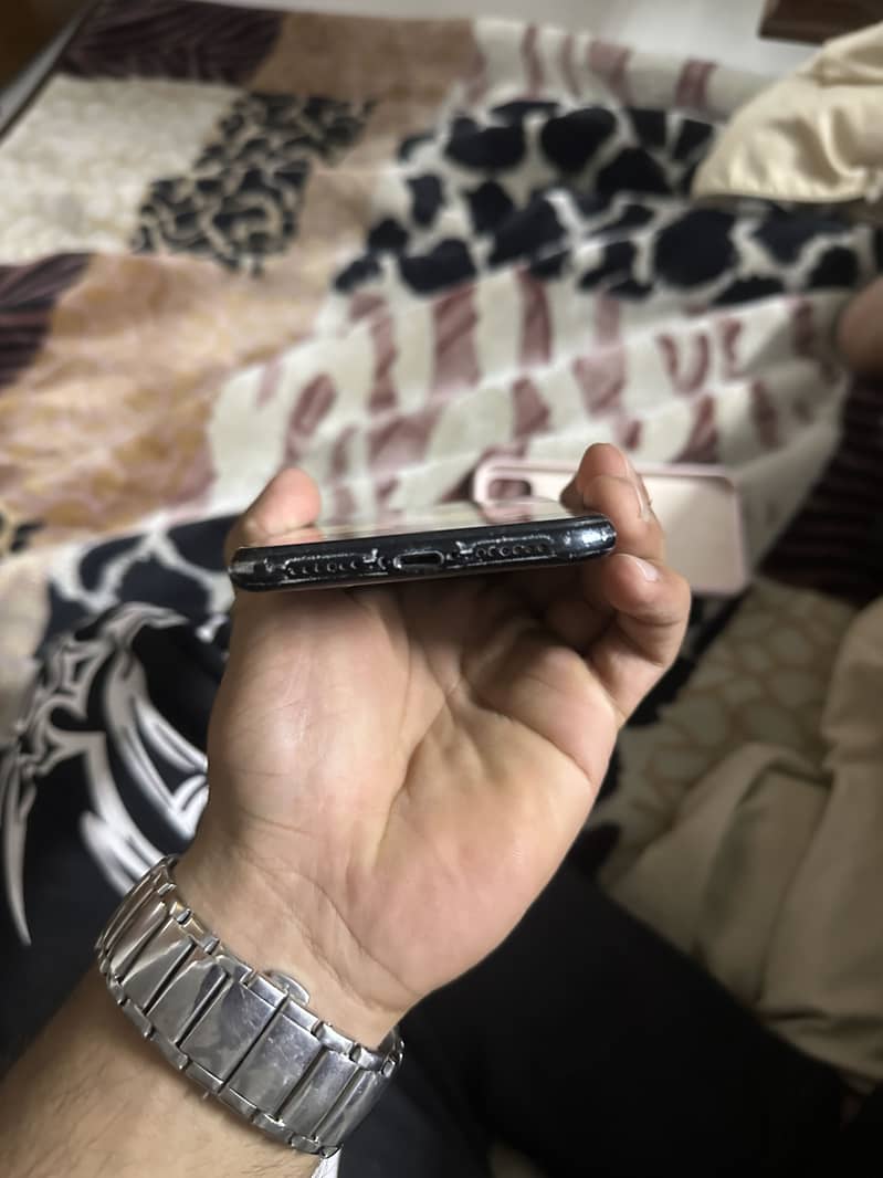 Apple iPhone XR 4