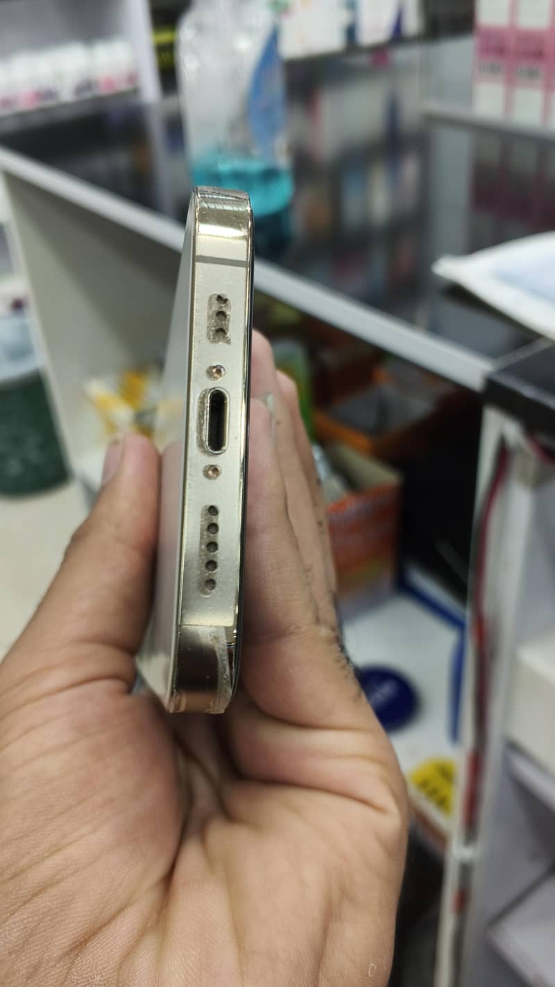 Apple iPhone 13 Pro 4